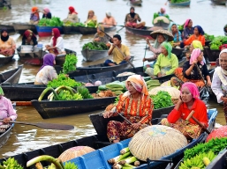 بازار شناور در اندونزی!