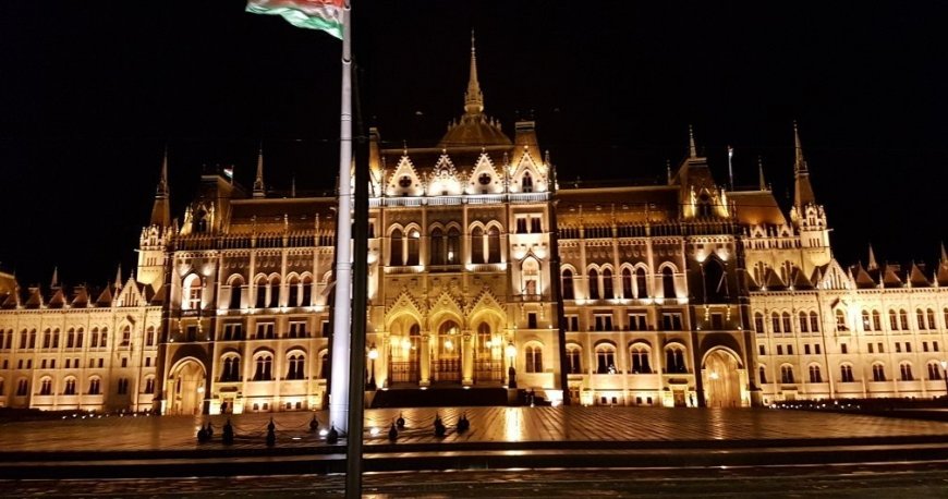 ساختمان مجلس بوداپست