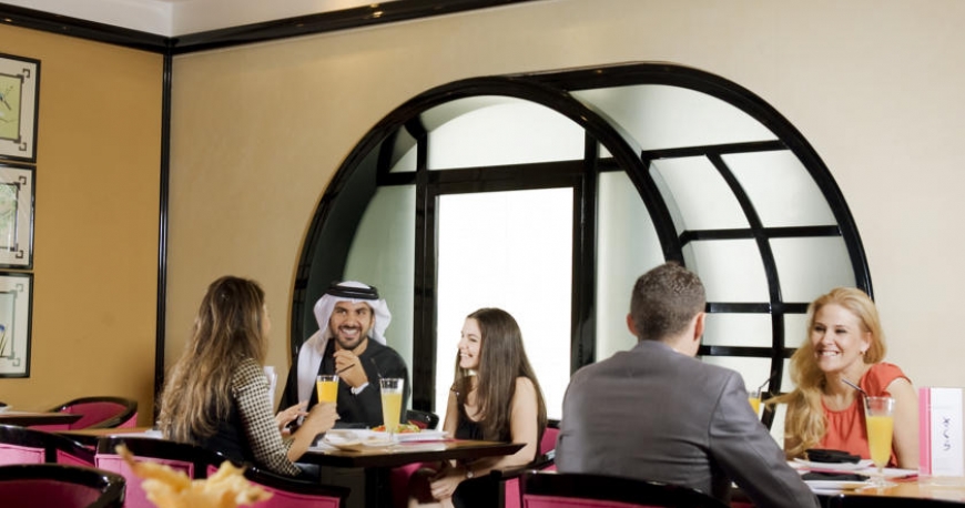 رستوران هتل کرون پلازا شیخ زائد دبی امارات متحده ی عربی