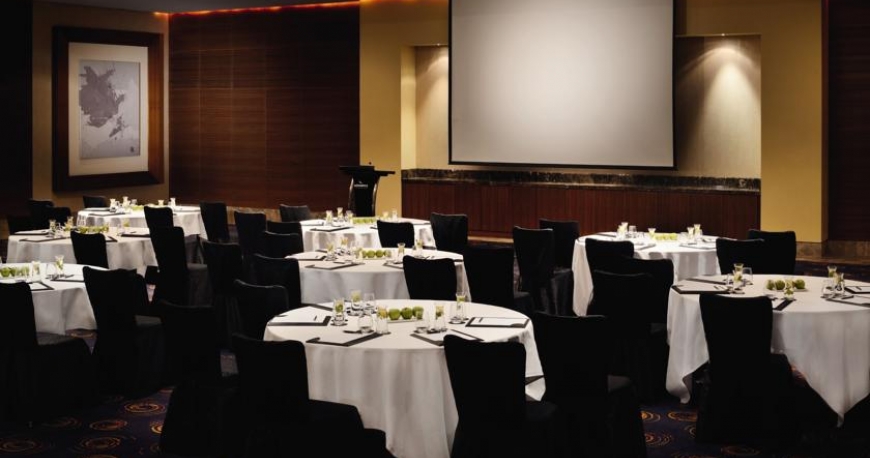 سالن کنفرانس هتل موونپیک جمیرا دبی