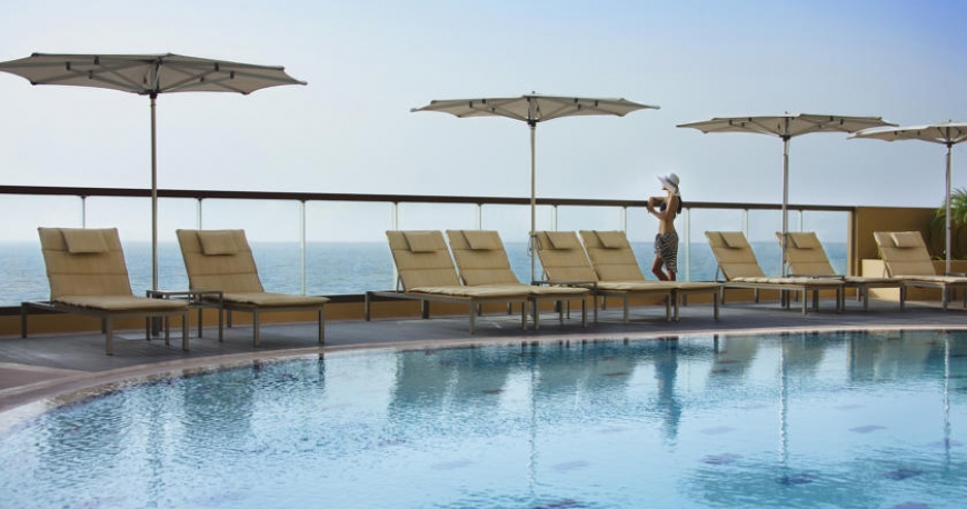 استخر هتل امواج روتانا دبی امارات متحده ی عربی
