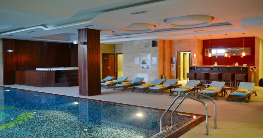 استخر هتل امرالد باکو