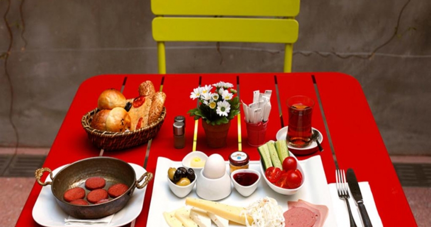 رستوران هتل بی وی اس لاش تکسیم استانبول