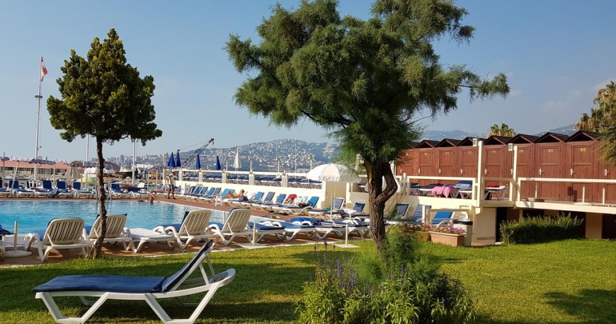 استخر هتل بل آزور بیروت