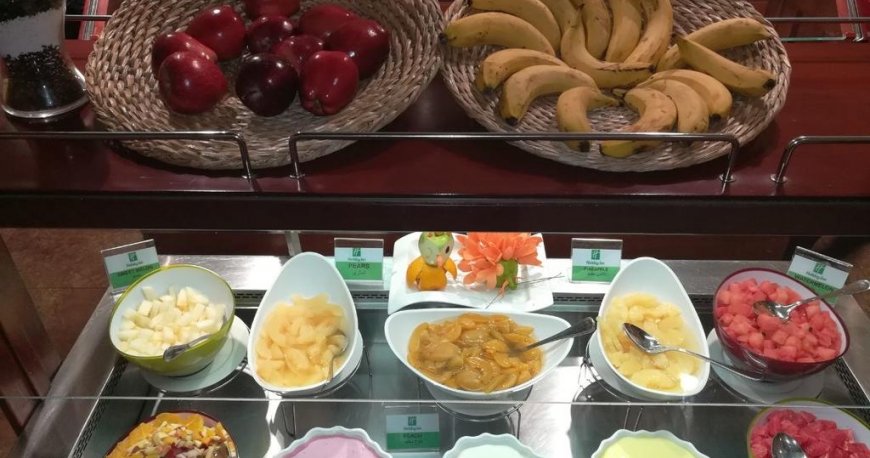 رستوران هتل هالیدی این داون تاون