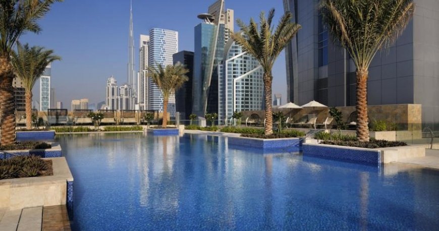 استخر هتل ماریوت مارکیس
