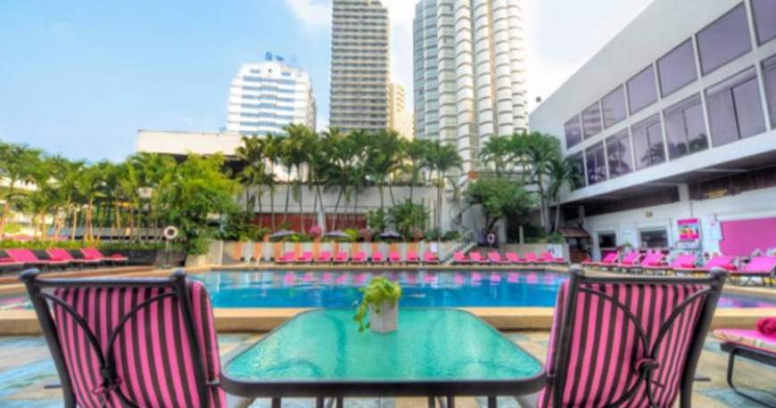 استخر هتل امبسادر بانکوک