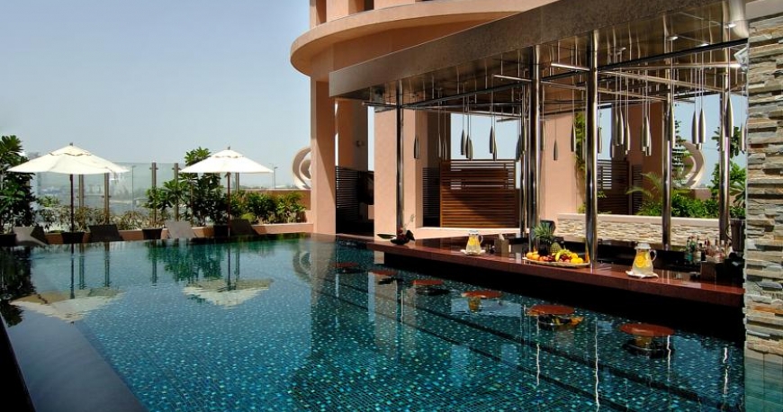 استخر هتل کمپینسکی امارات مال دبی