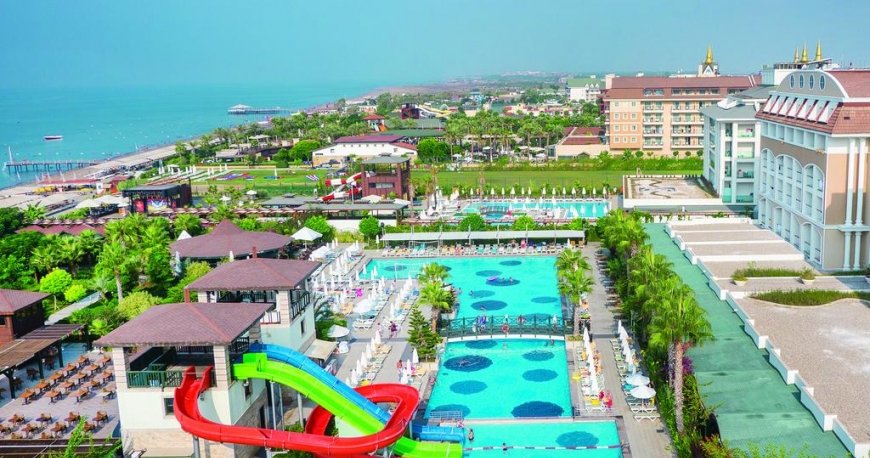 پارک آبی هتل مکس هالیدی آنتالیا