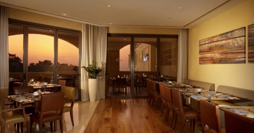 رستوران هتل امواج روتانا دبی امارات متحده ی عربی