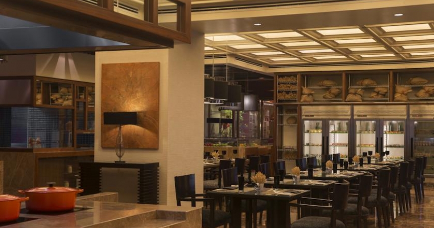 رستوران هتل شرایتون امارات مال دبی