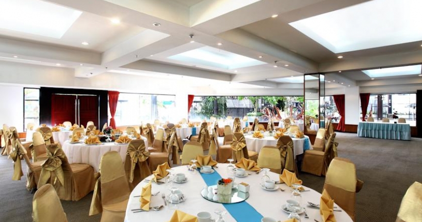 رستوران هتل امبسادر بانکوک