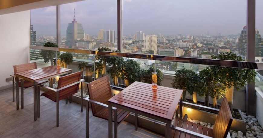 رستوران هتل هالیدی این بانکوک سیلوم