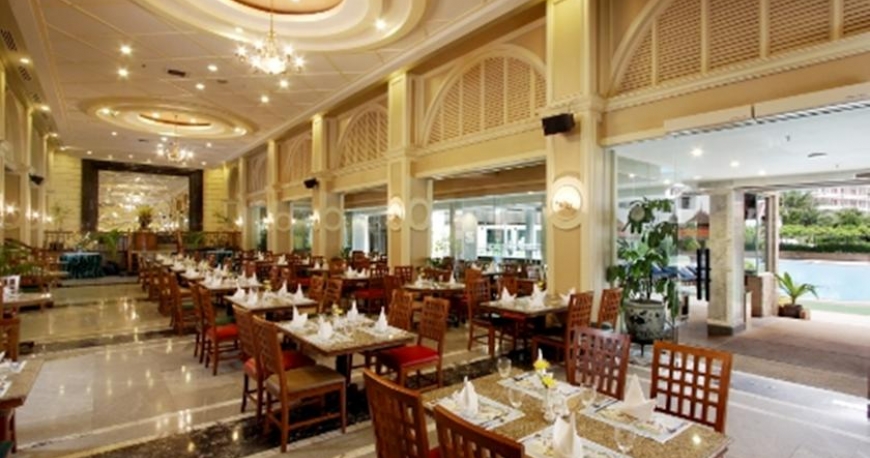 رستوران هتل پاتونگ ریزورت پوکت تایلند