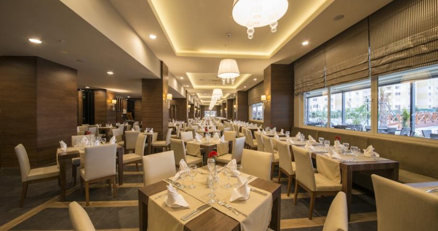 رستوران هتل رامادا ریزورت لارا آنتالیا ترکیه