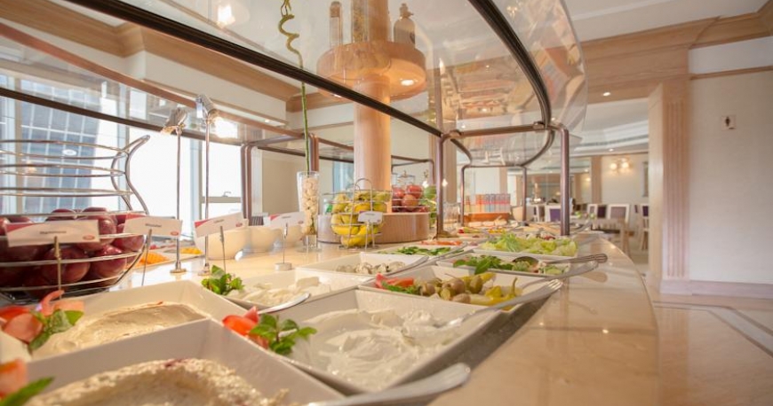 رستوران هتل کرون پلازا شیخ زائد دبی امارات متحده ی عربی