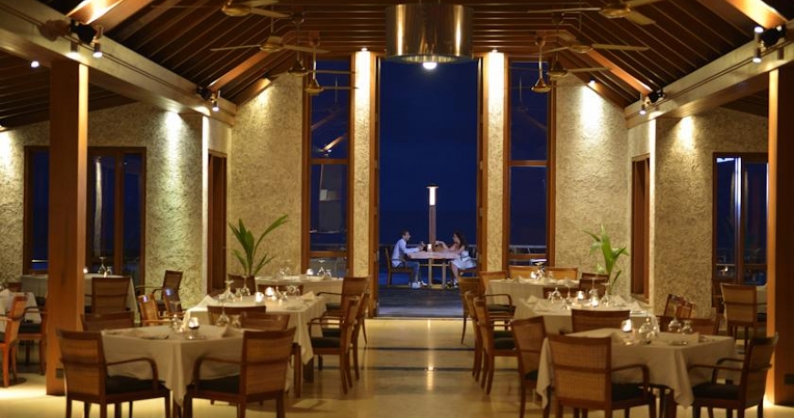رستوران هتل پارادایز آیلند مالدیو
