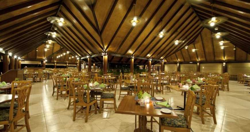 رستوران هتل پارادایز آیلند مالدیو