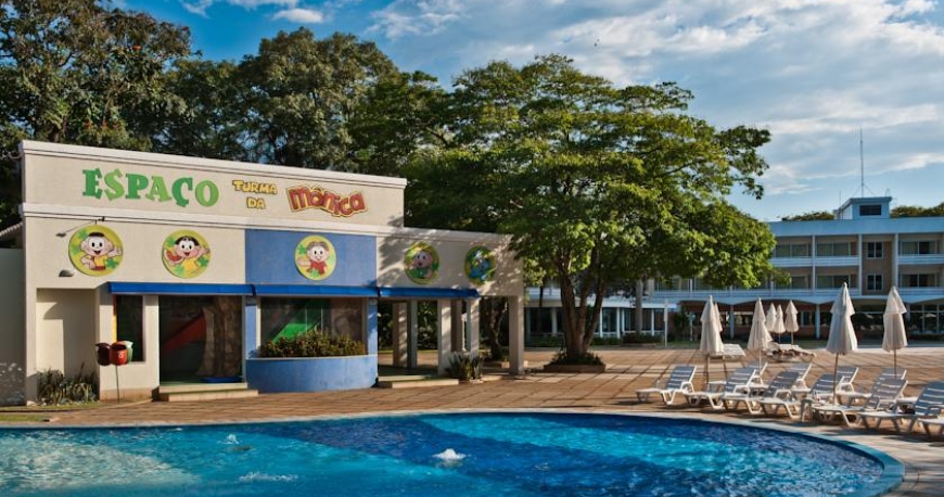 استخر هتل بوربن کاتاراتاس ایگواسو