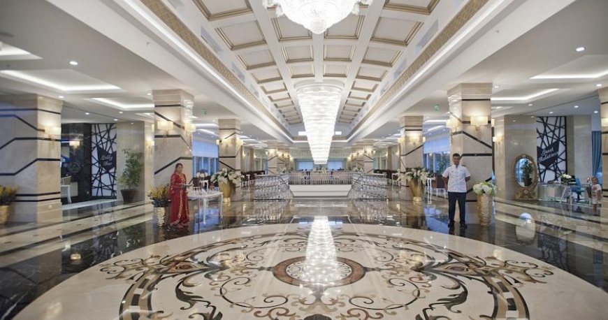 لابی هتل کریستال واترورد ریزورت آنتالیا ترکیه