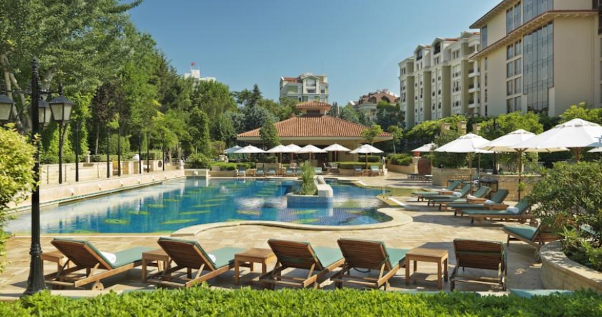 استخر هتل گرند حیات استانبول