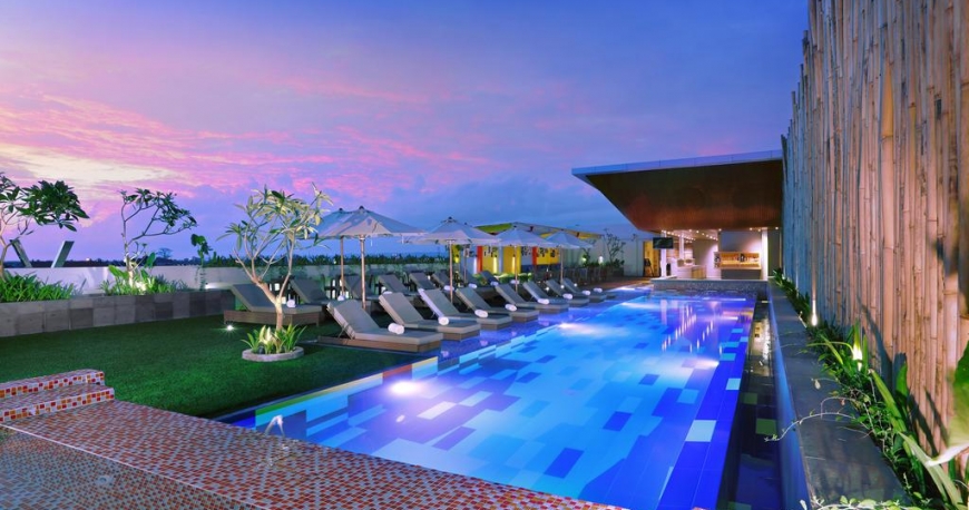استخر هتل واسانتی کوتا بالی