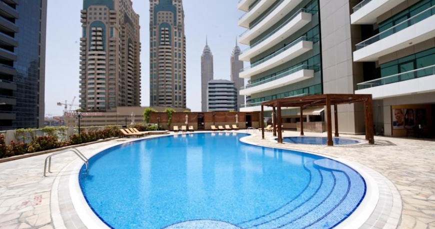 استخر هتل تایم اوک دبی