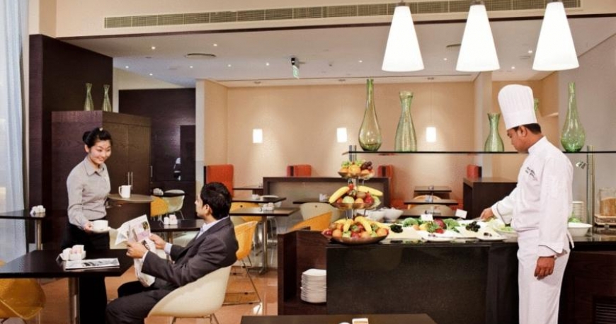 کافی شاپ هتل ایبیس الرقه دبی امارات متحده ی عربی