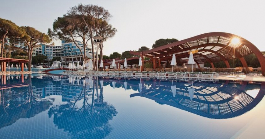 استخر هتل کرنلیا دلوکس آنتالیا ترکیه 