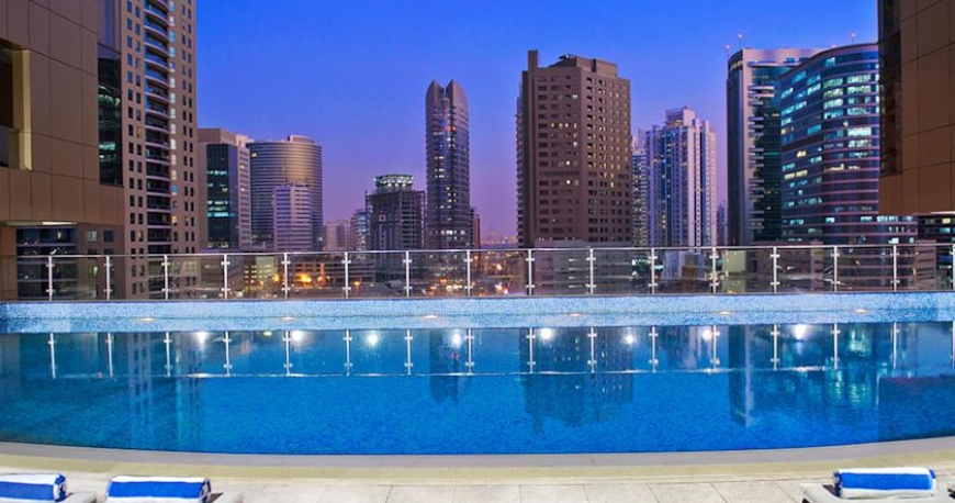 استخر هتل یاسات گلوریا دبی