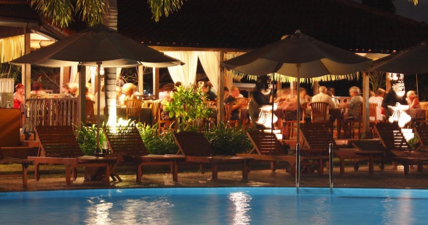 استخر هتل وایت رز کوتا ریزورت بالی