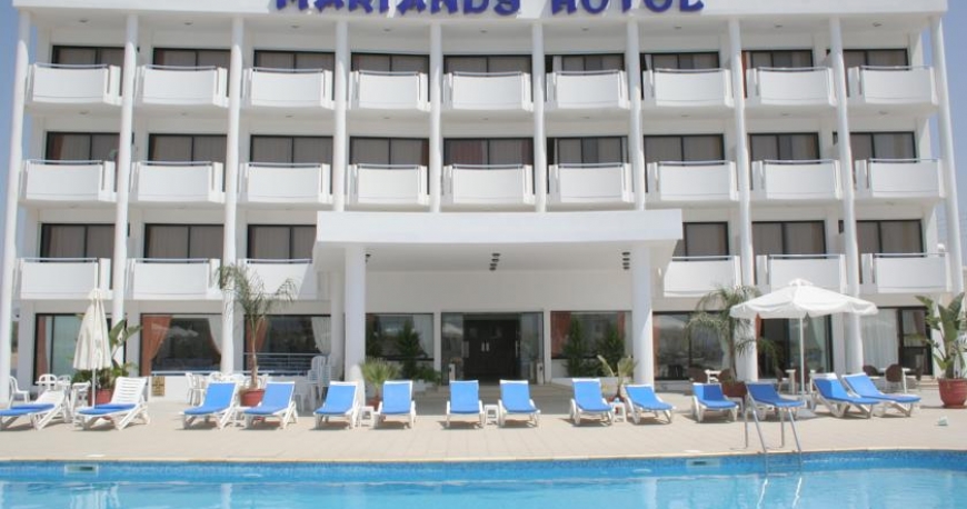 استخر هتل ماریندی لارناکا