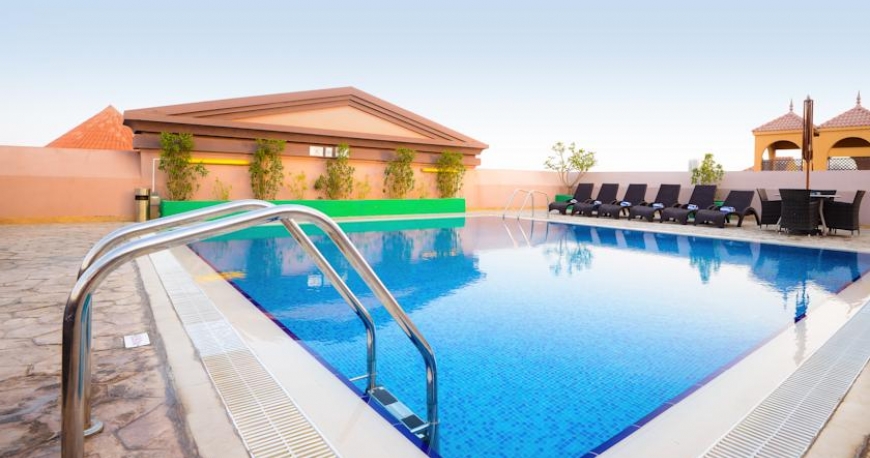 استخر هتل گلدن تولیپ دبی