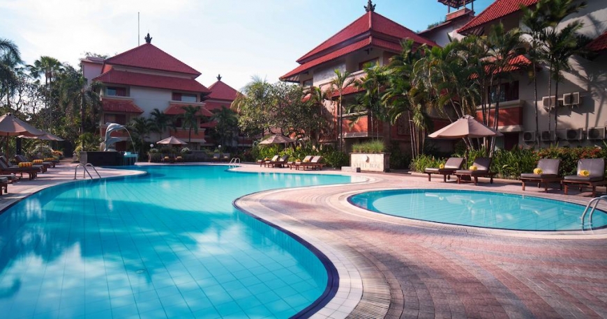 استخر هتل وایت رز کوتا ریزورت بالی