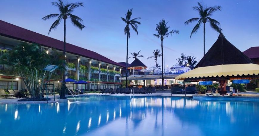 استخر هتل داینستی بالی