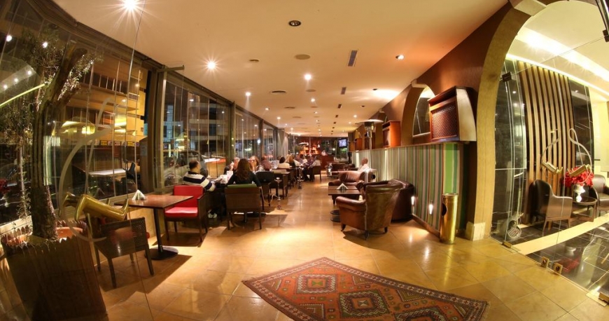 لابی هتل لنکستر رائوش بیروت
