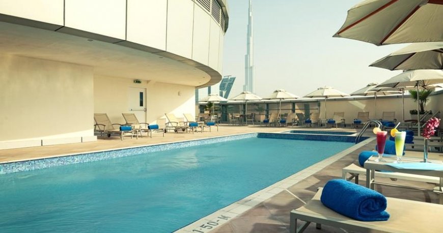استخر هتل وارویک دبی
