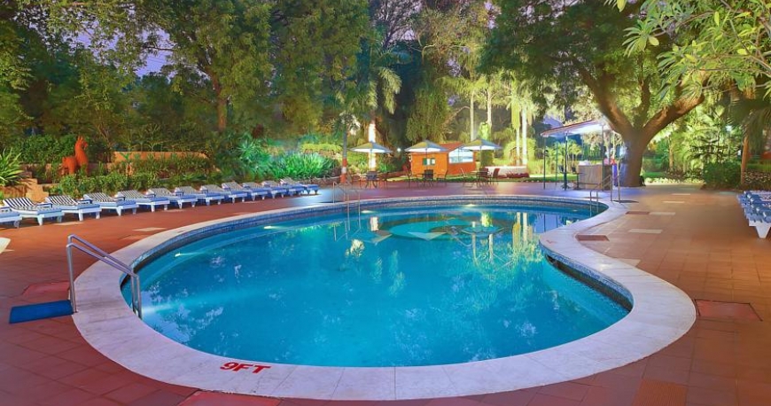 استخر هتل کلارکس شیراز آگرا