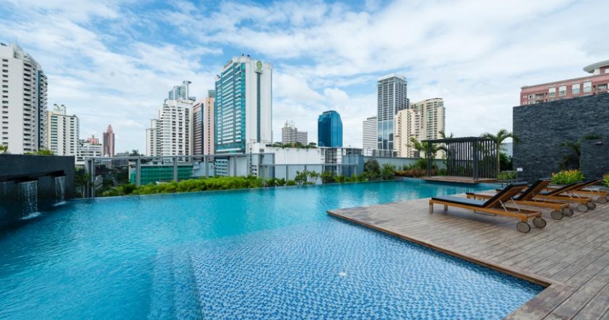 استخر هتل رادیسون بلو بانکوک
