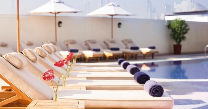 استخر هتل مونپیک بر دبی امارات متحده ی عربی