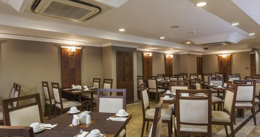 رستوران هتل نوا پلازا تکسیم اسکوئر استانبول