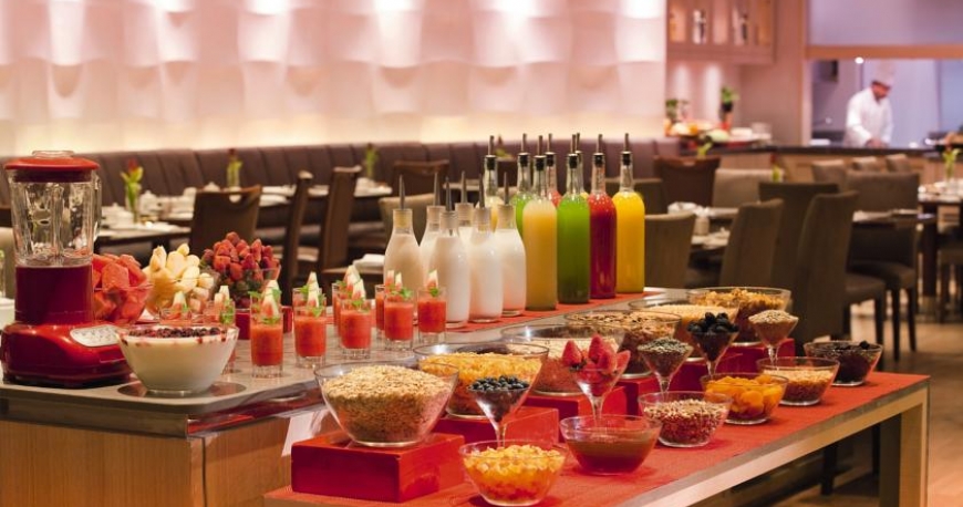 رستوران هتل مونپیک بر دبی امارات متحده ی عربی