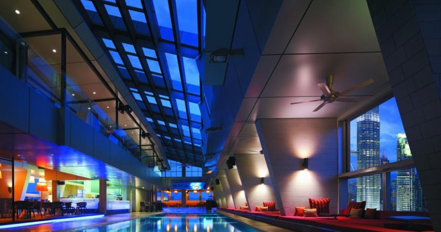 استخر هتل تریدرز کوالالامپور