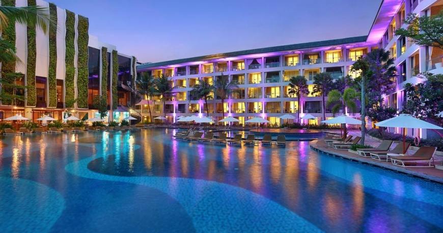 استخر هتل استونز لجیان بالی