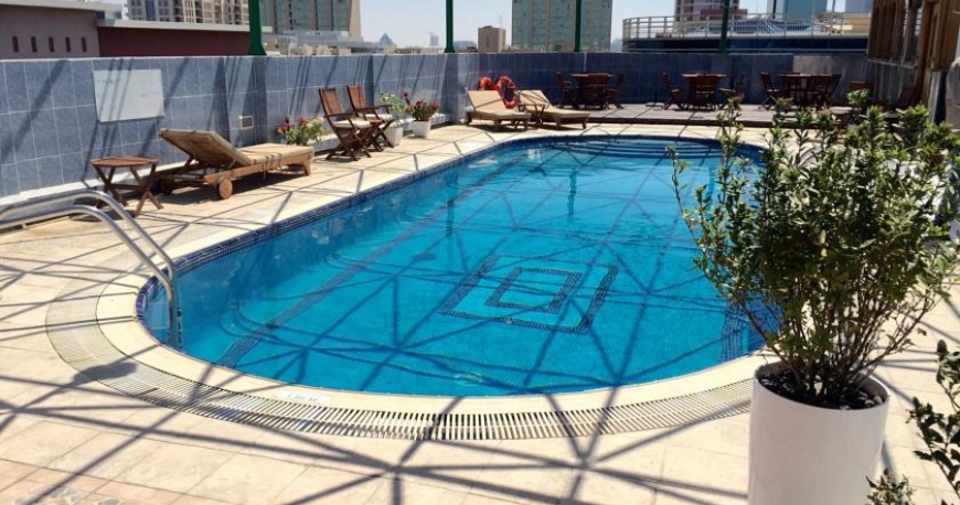 استخر هتل دلمون دبی