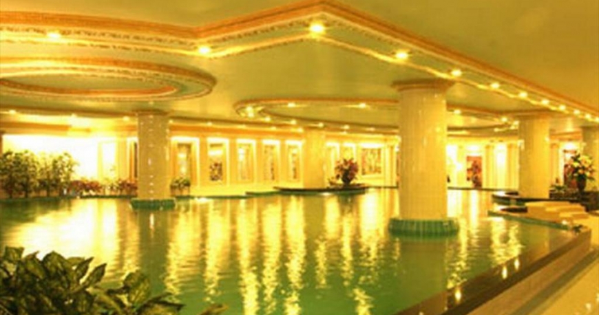 استخر هتل آدریاتیک بانکوک