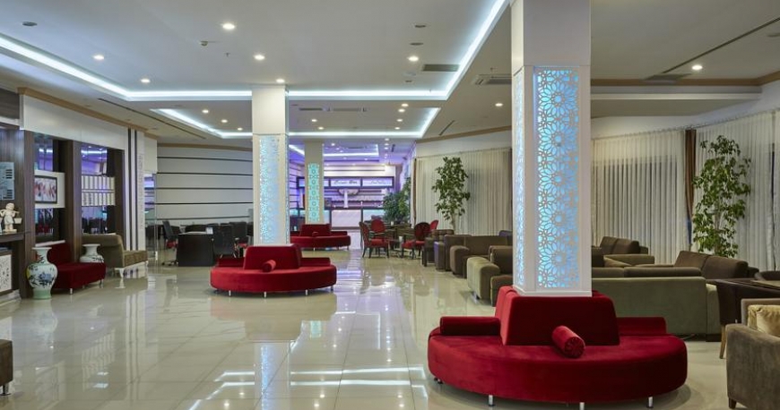 لابی هتل رویال تاور ریزورت آنتالیا ترکیه
