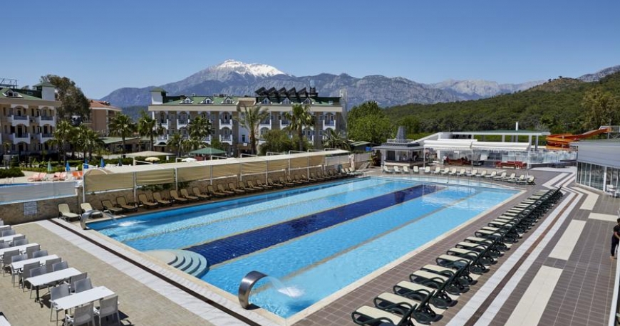 استخر هتل رویال تاور ریزورت آنتالیا ترکیه