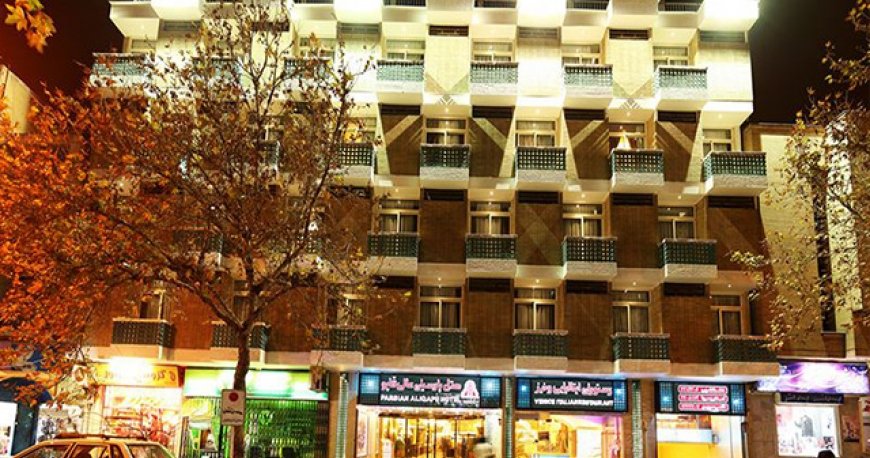 هتل عالی قاپو