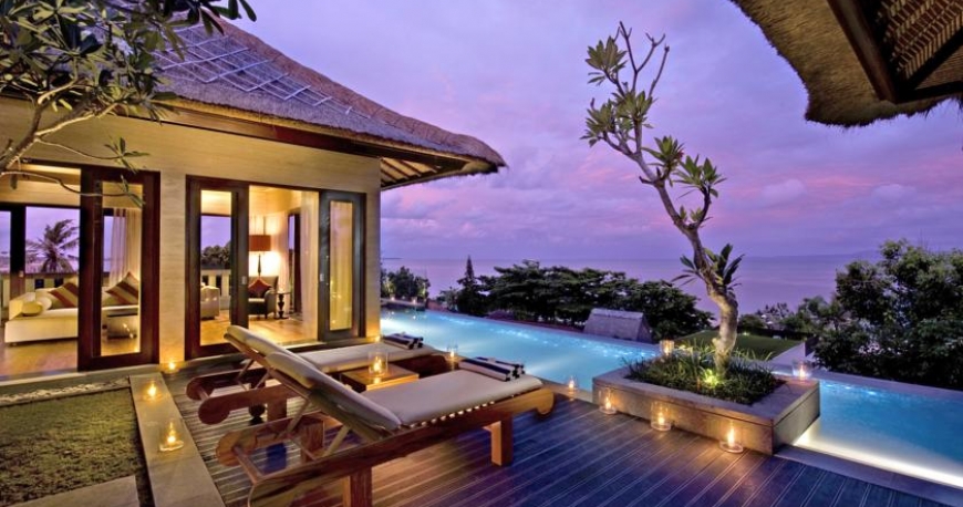 استخر هتل کنراد بالی